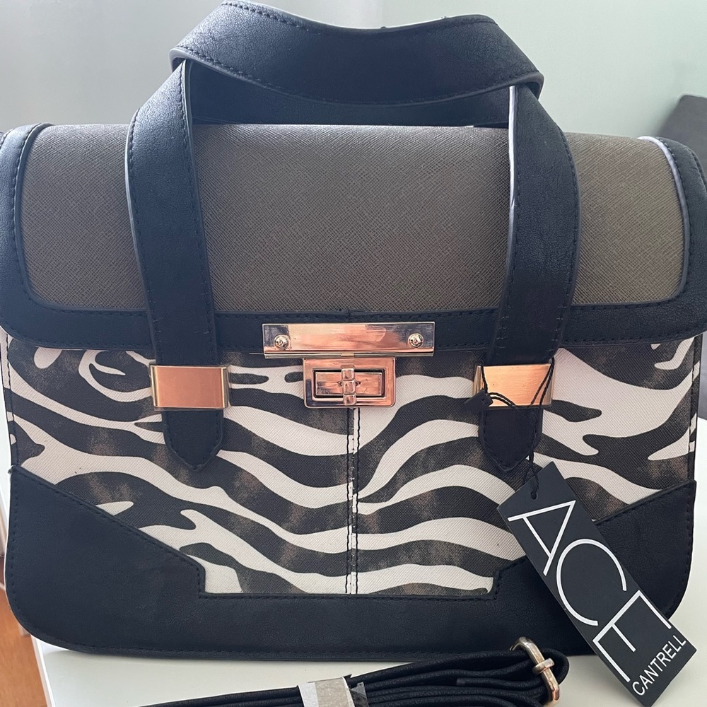 NWT Zebra print Green tote Hand bag With strap